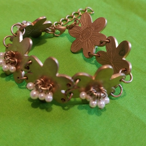 <CYNTHIA GARRETT> Daisy Faux Pearl Bracelet - Picture 5 of 8